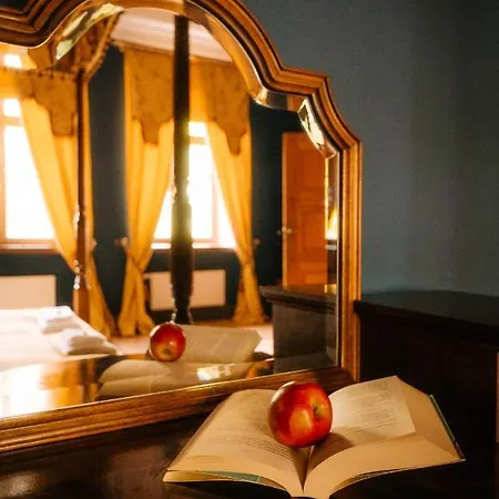 Palac Srodka Bed & Breakfast 3*