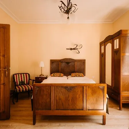 Palac Srodka Bed & Breakfast