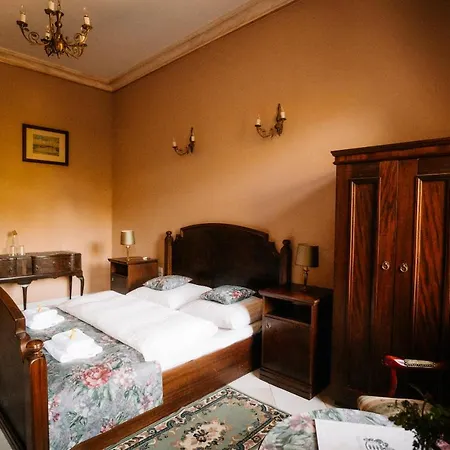 Palac Srodka Bed & Breakfast 3*