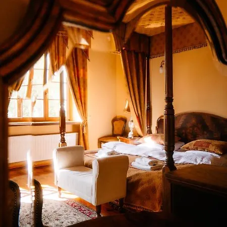 Palac Srodka Bed & Breakfast