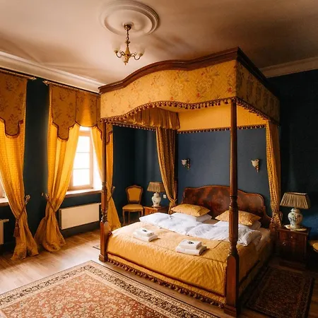 Palac Srodka Bed & Breakfast