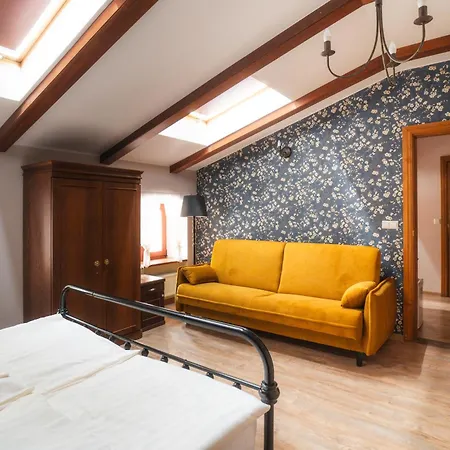 Palac Srodka Bed & Breakfast