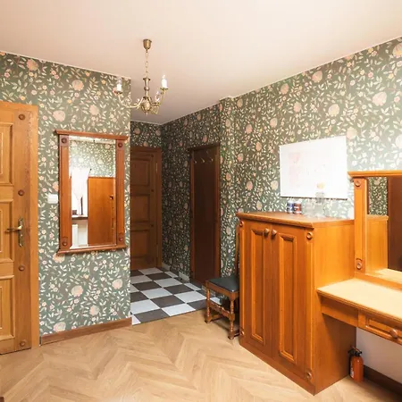 Palac Srodka 4*