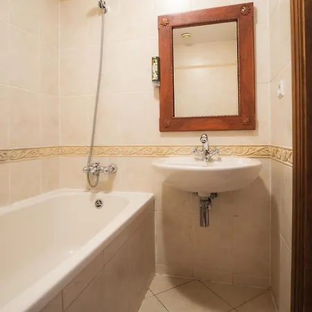 Palac Srodka 4*